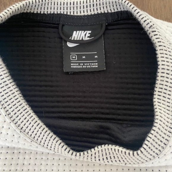 Nike Cropped Sweatshirt in Medium - Picture 6 of 6